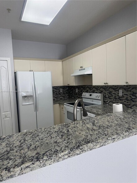 Building Photo - 7250 NW 177th St