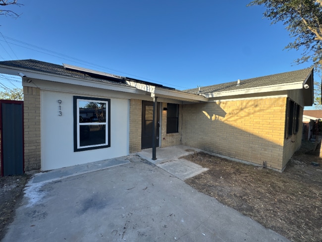 Building Photo - 913 N 19th St