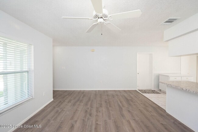 Building Photo - 2620 Elm Hurst St