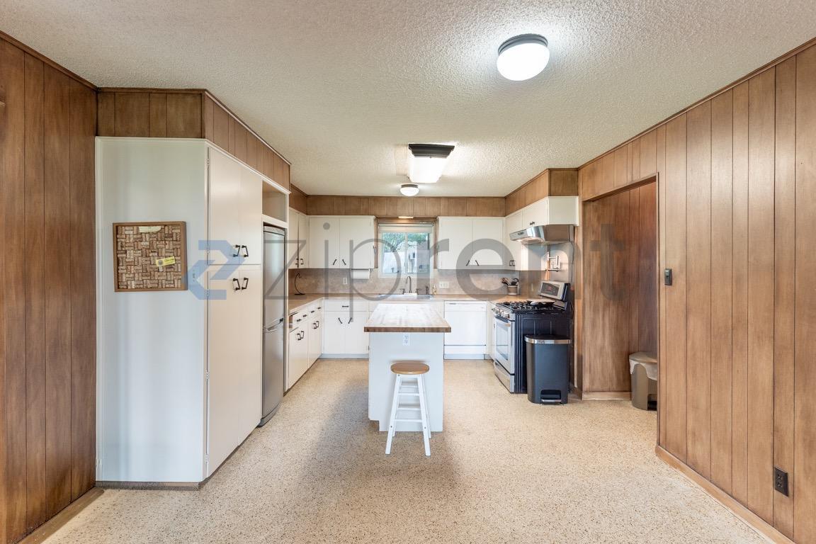 Building Photo - Unit