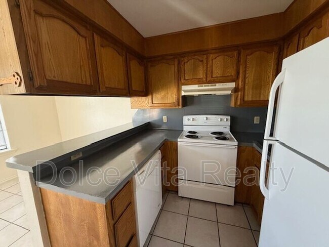 Building Photo - 4105 N 24th Ln
