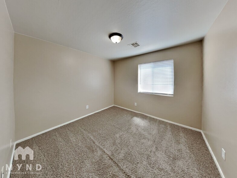Building Photo - 36590 W San Clemente St