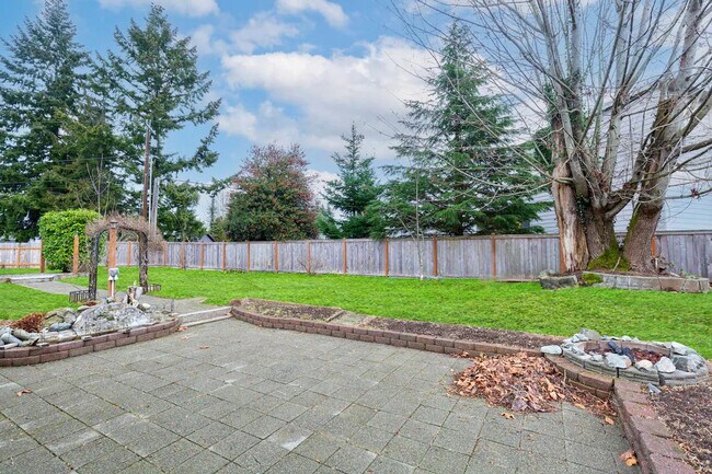 Building Photo - 629 212th St SW