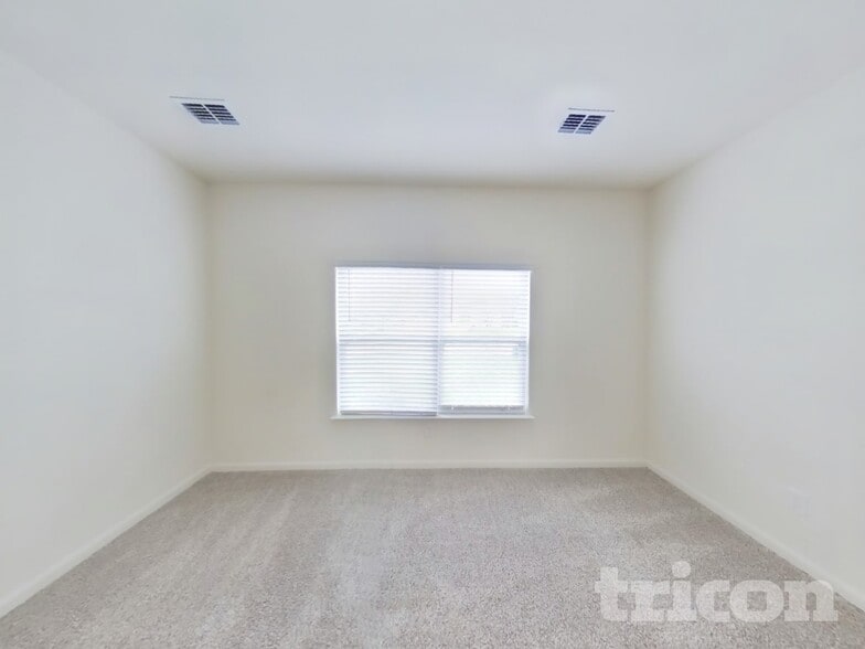 Building Photo - 230 Banjo Trl