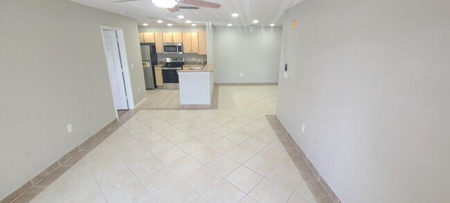 Building Photo - 940 Village Trail