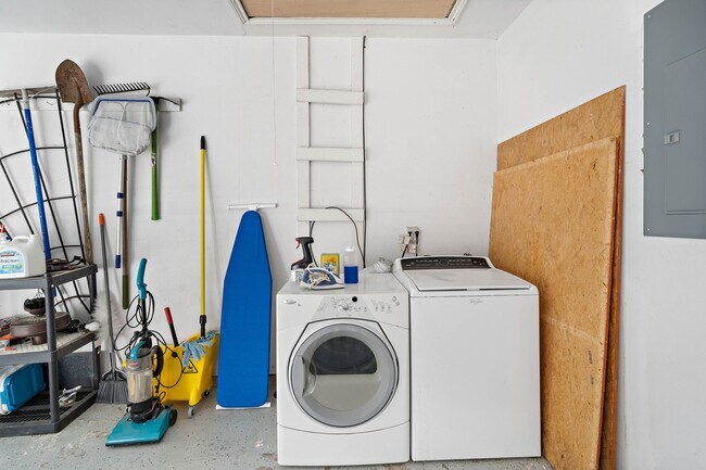 Building Photo - 1825 Locksford St