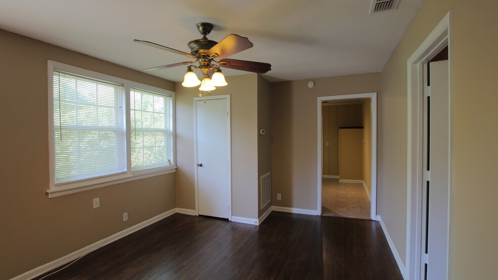 Living room - 2425 Chapel Avenue