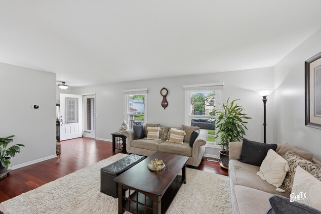 Building Photo - 750 Dunhill Dr