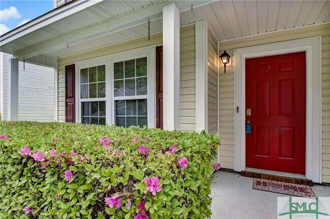 Building Photo - 3 bedroom, 2.5 bathroom home in the desira...