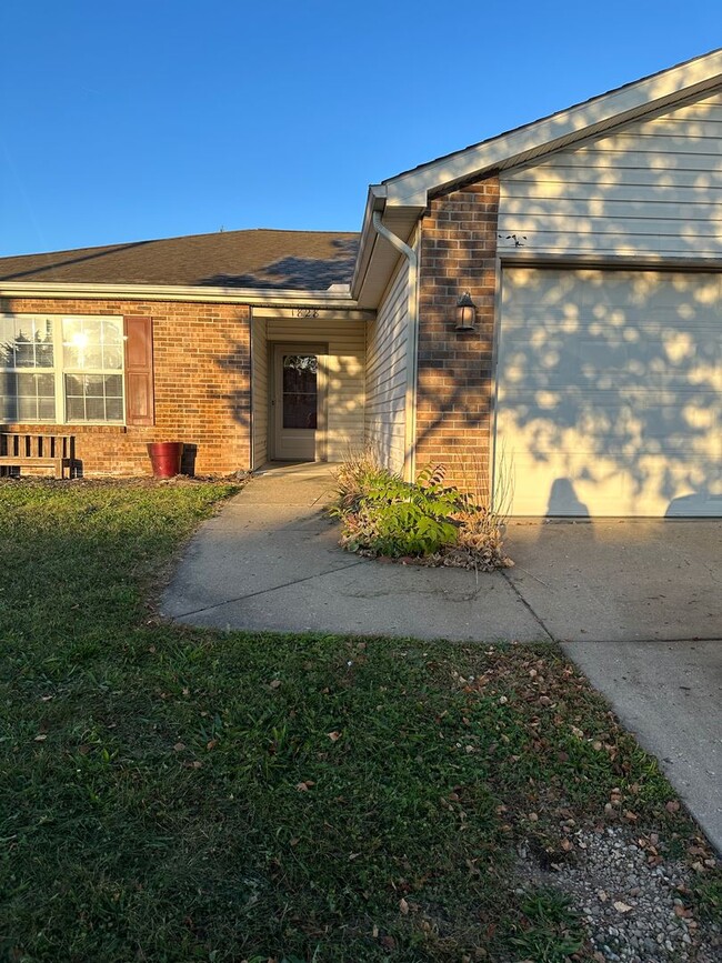 Primary Photo - Beautiful 3 bedroom 2 bath home with 2 car...