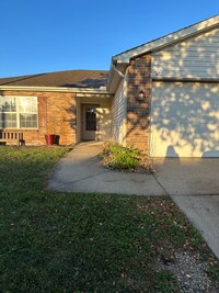 Building Photo - Beautiful 3 bedroom 2 bath home with 2 car...