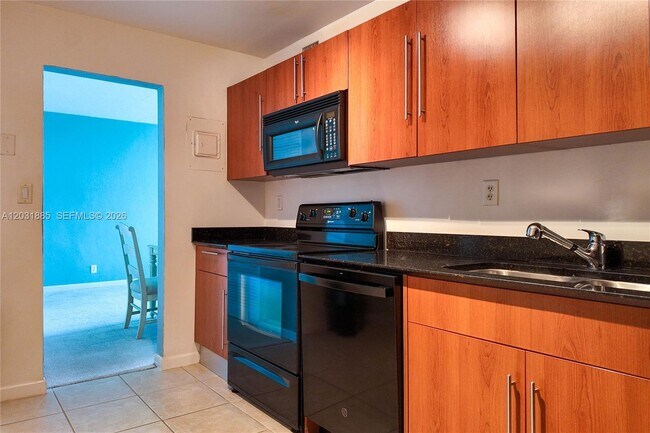 Building Photo - 3000 S Ocean Dr