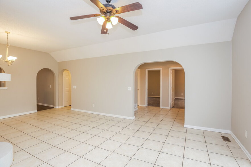 Building Photo - 2775 Waterford Park Dr