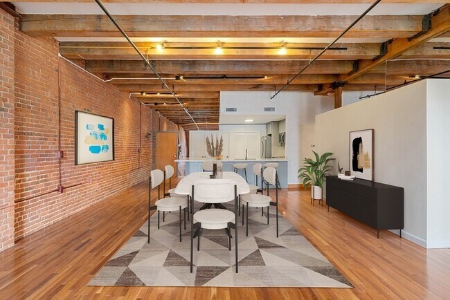 Building Photo - 33 Sleeper St