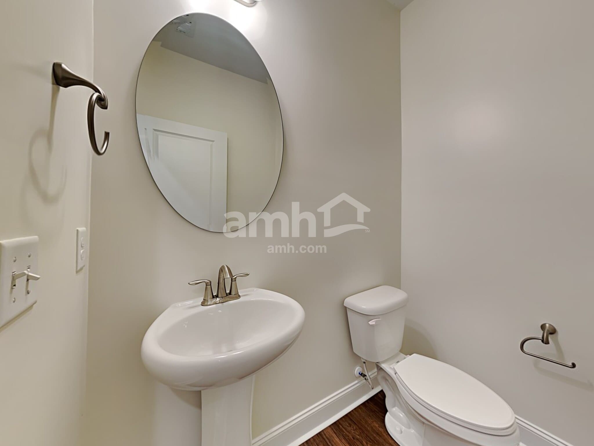 Building Photo - 986 Theodore Rd