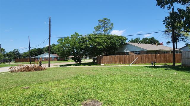 Building Photo - 3927 Emerald Dr