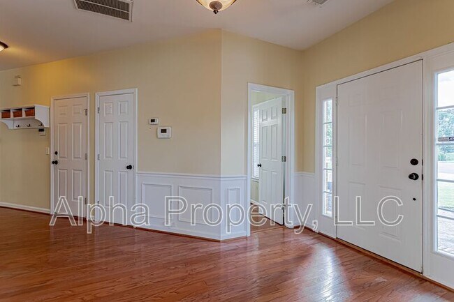 Building Photo - 27 Lake Valley Ct