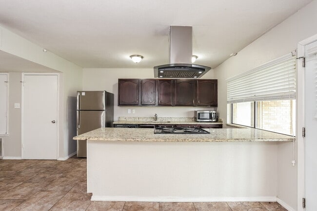 Building Photo - 616 Prairie Ln