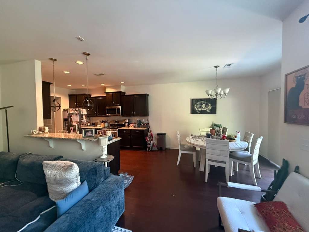 Building Photo - 530 Whitworth Ln
