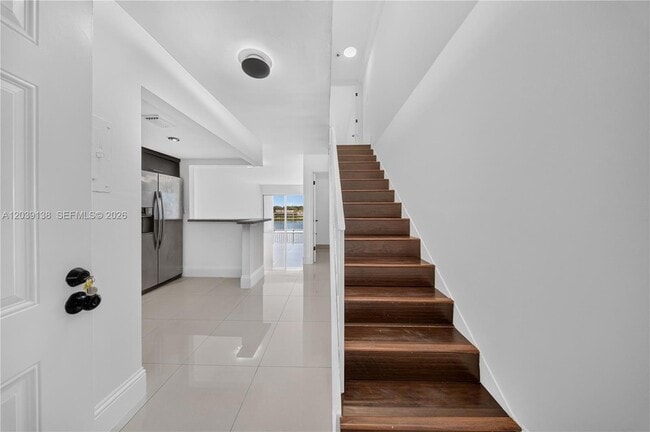Building Photo - 9351 Fontainebleau Blvd