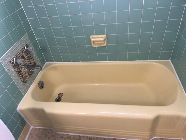 Building Photo - 141 SW 14th Ave