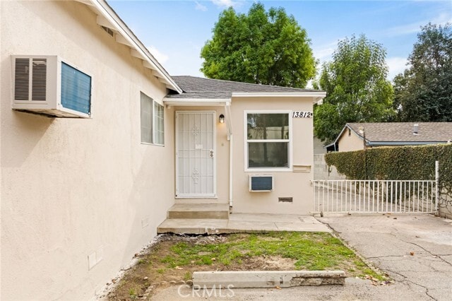 Building Photo - 13812 Oxnard St