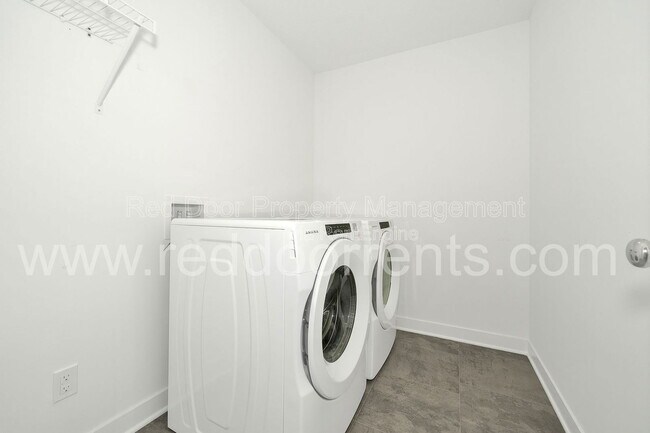 Building Photo - 6380 Apperson Dr