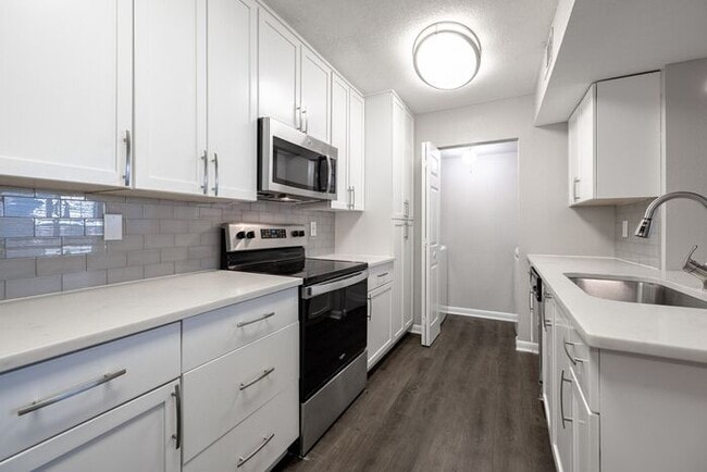 Building Photo - Luxurious 1-Bedroom Apartment in Atlanta’s Upper Westside | In-Home Washer & Dryer