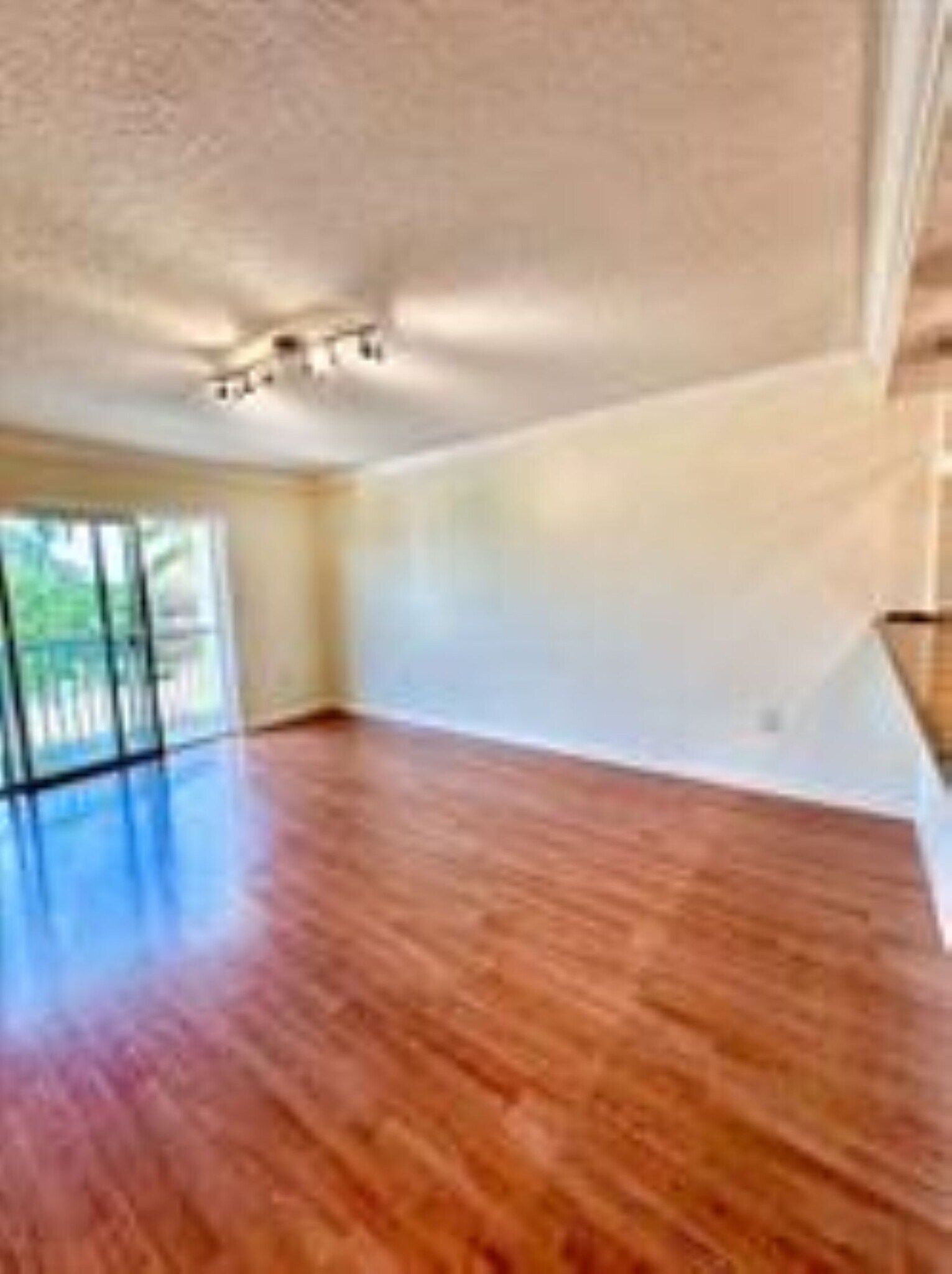 Building Photo - 151 NE 16th Ave