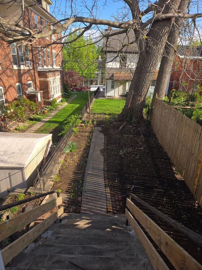 Building Photo - 315 E Morton St