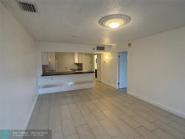 Building Photo - 336 N Birch Rd