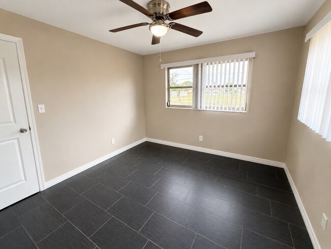 Building Photo - Cozy 2/2 Duplex