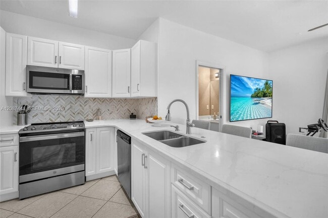 Building Photo - 16910 SW 39th Ct