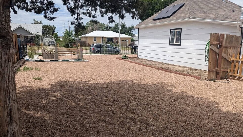 Building Photo - 464 2nd Ave