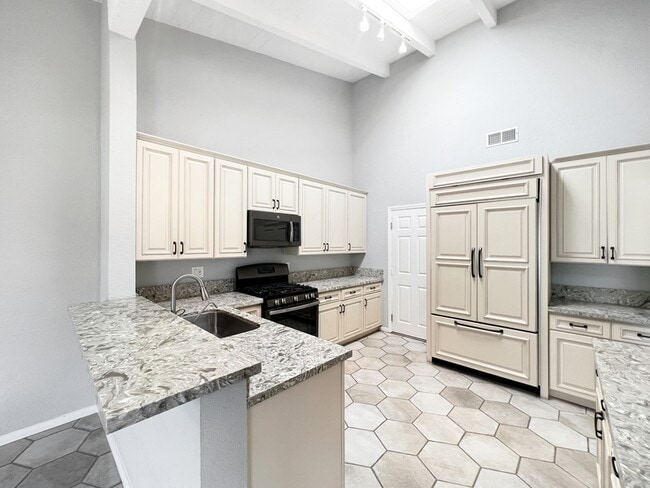 Building Photo - 1334 Miraflores Glen