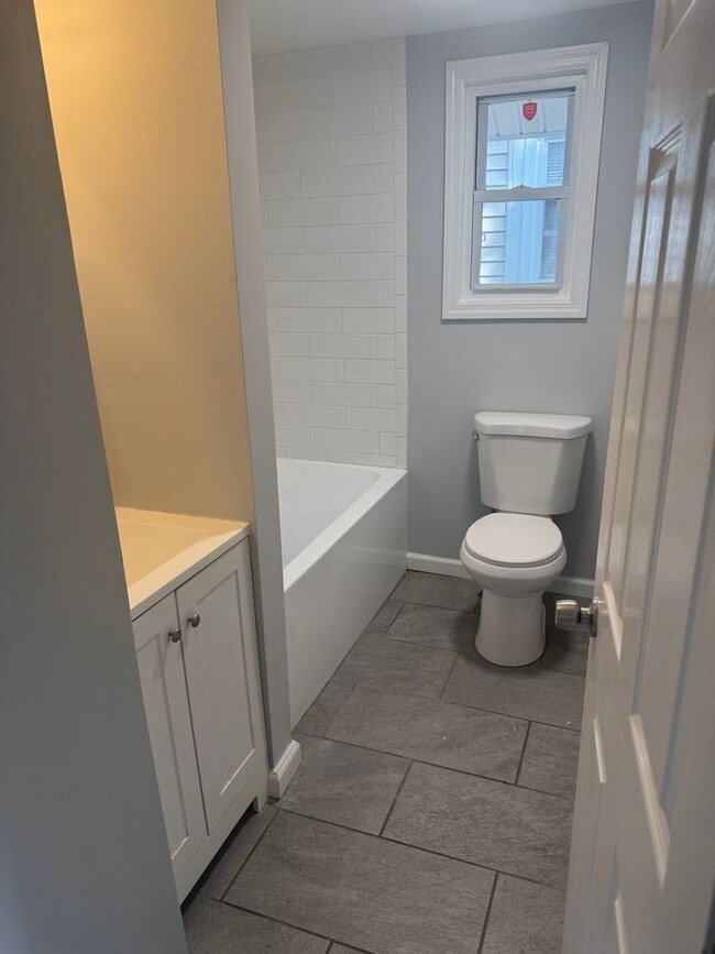 Building Photo - Charming 1-bedroom, 1-bath home with additional office space