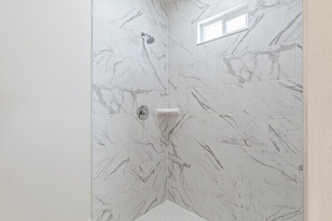 Building Photo - 11 Portia Ln