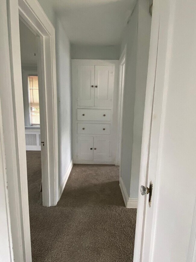 Building Photo - Charming Single-Family Home for Rent in Bedford — Quiet Street, Great Location!