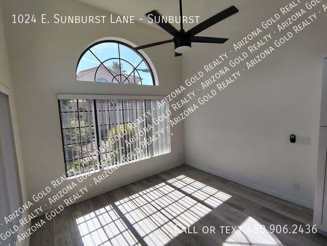 Building Photo - 1024 E Sunburst Ln