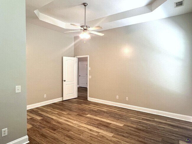Building Photo - 760 Ivy Brook Way