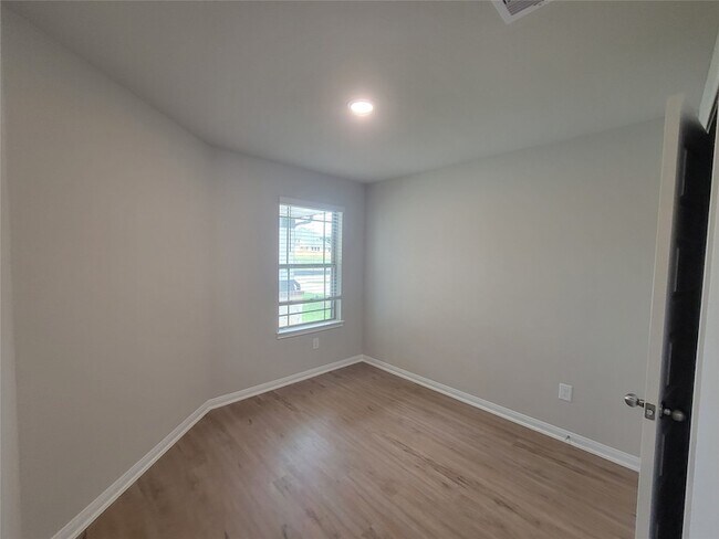 Building Photo - 11732 Whirlaway Dr
