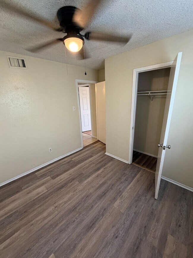 Building Photo - 1601 E Central Texas Expy
