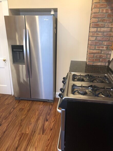 Kitchen - 2056 Bunts Rd
