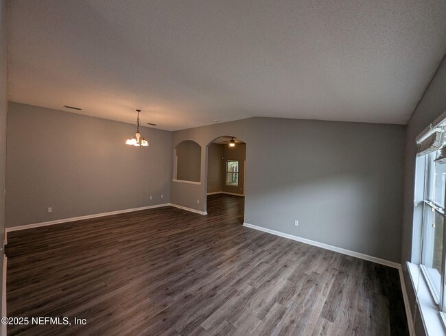 Building Photo - 712 N Edenbridge Way