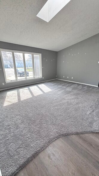 Building Photo - 3420 Parkwood Dr