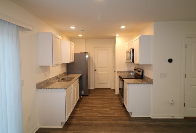 Building Photo - 757 Whitney Rd