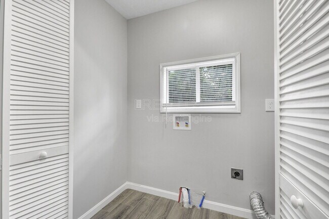 Building Photo - 5535 Cartledge Ct