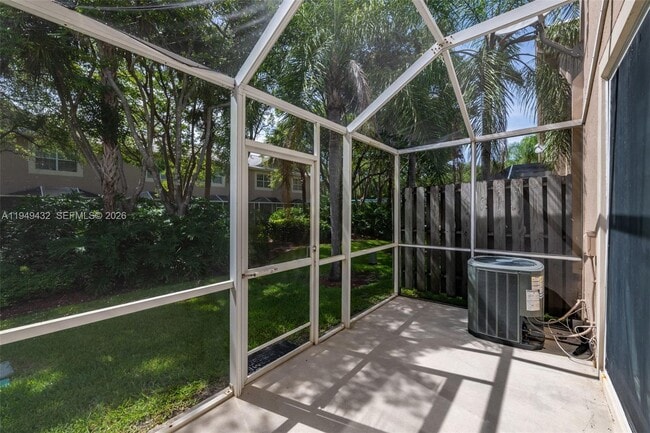 Building Photo - 1911 Madeira Dr