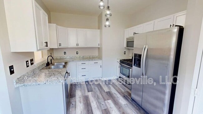 Building Photo - 111 Woodcreek Cir