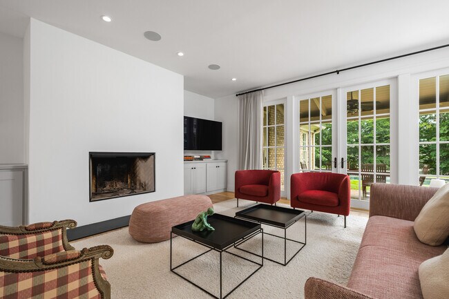 Building Photo - 1280 Becket Dr NE